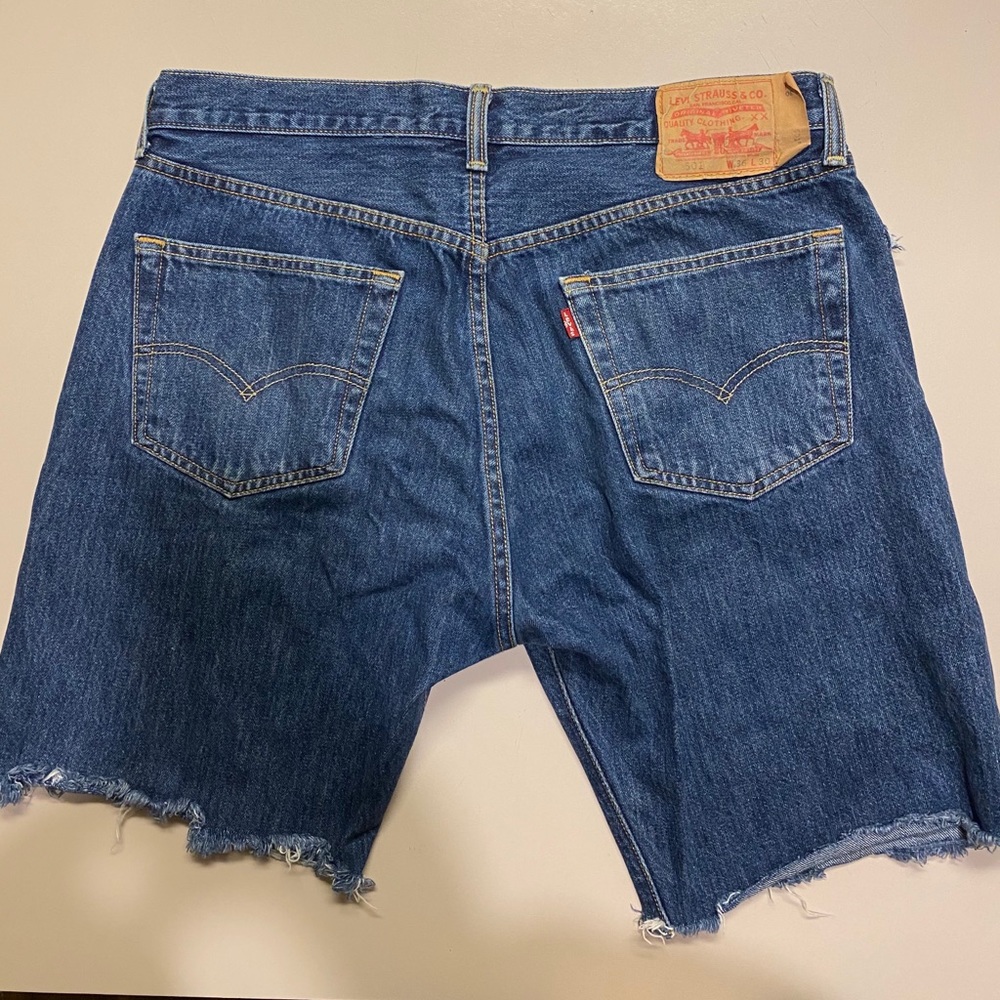 501 Levi’s 36x30L Shorts